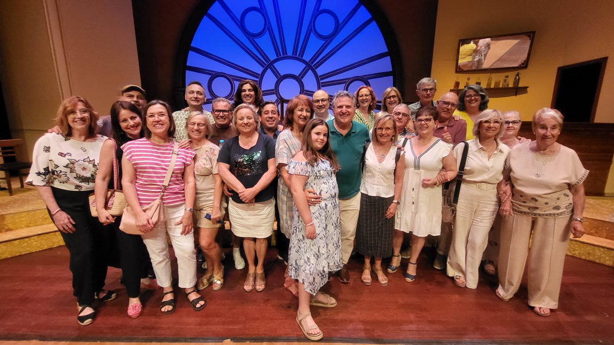 No hi ha res com quedar un dissabte a la nit amb un grup d’amics i amigues per eixir a ballar…
💥💃🏽💃🏽💃🏽… o tal vegada sí, anar a veure un espectacle com #BallantBallant a @teatremicalet, tota una experiència artística, històrica i emocional. 

#EspaidExpressió
#XirivellaBalla