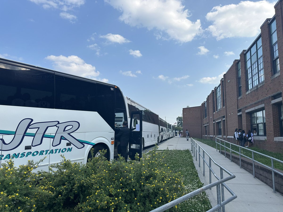 mariaAmeyer03's tweet image. Our incredible @OssiningSchools seniors are off to prom!  Wishing them a magical night full of laughter, memories, and celebration. You make us proud—enjoy every moment, Class of 2025!!! @Mary_FoxAlter #ClassOf2025 #PromNight @OHSPrin_Langley