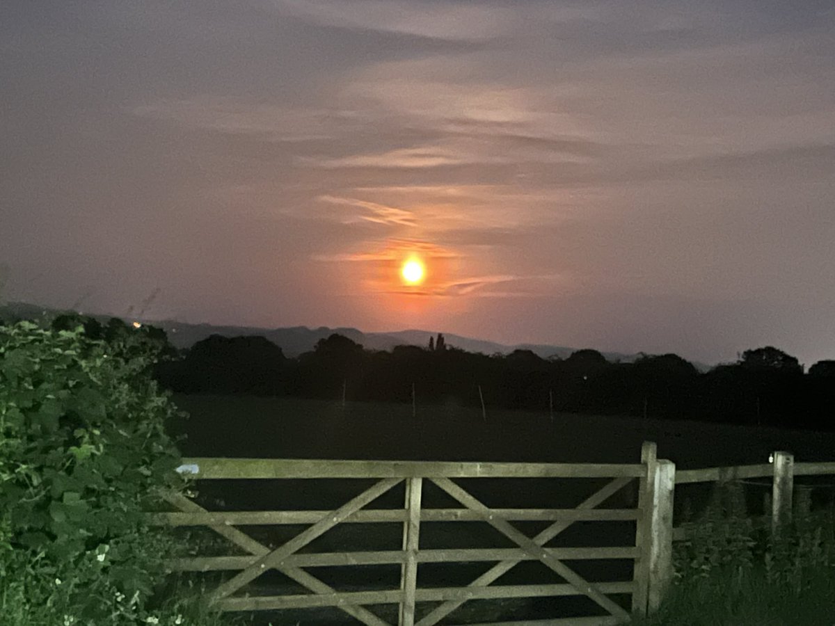 Strawberry Moon

Beautiful.