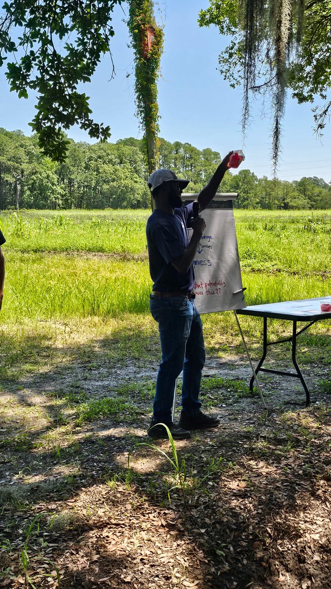 OfficialEbenQ's tweet image. Great and sunny day!!! Had a good time talking about fresh-cut watermelon🍉 quality research studies and connecting with growers and fellow researchers at the  @ClemsonUniv @ClemsonCAFLS Coastal Research and Education Center Field Day
