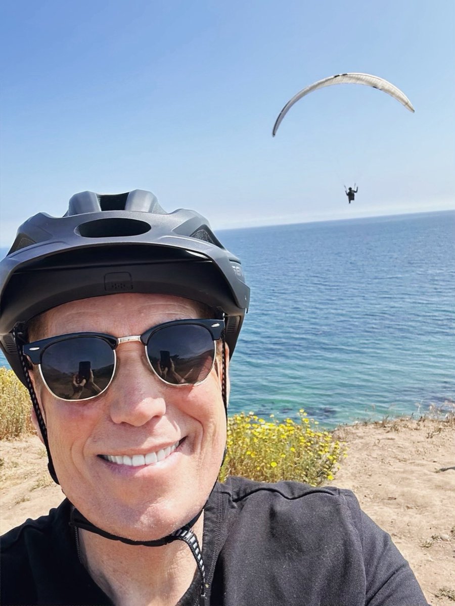So I’m out for a bike ride and I find the perfect location when so guy photo bombs me.  Can’t he see I was doing something important??? How rude.  #hangglide #bikeride #pacificocean #vanlife