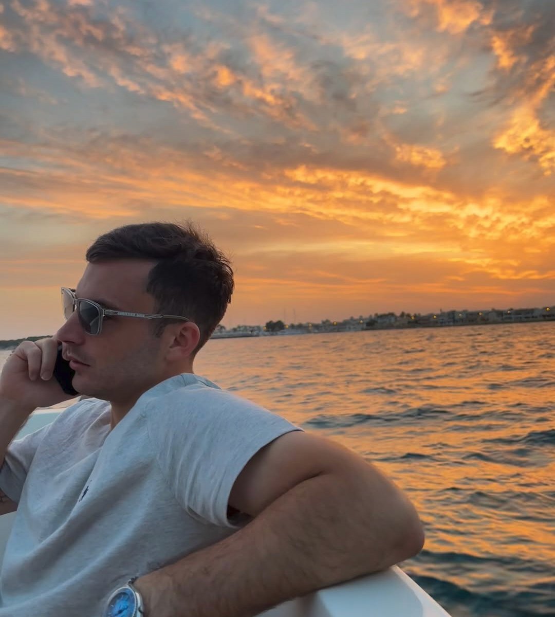KiQus_'s tweet photo. 👤 #AngelRodado
🗣️📞 Dobra zgadzam się, zostaje w Krakowie, przecież ja nigdzie nie chciałem wyjeżdżać, tu jest mój dom, kibice, ludzie kochający klub. Moja i nasza rodzina Wiślacka. https://t.co/mxzRGShYY2