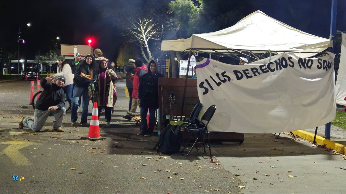 RepisoAndrea's tweet photo. Me ayudan con rt por favor
#udec en toma, principalmente por el abuso que alumnas han recibido, no se a viralizado, en paro ya casi 1 mes #chillán
#ccp https://t.co/XzanQ0LfVf