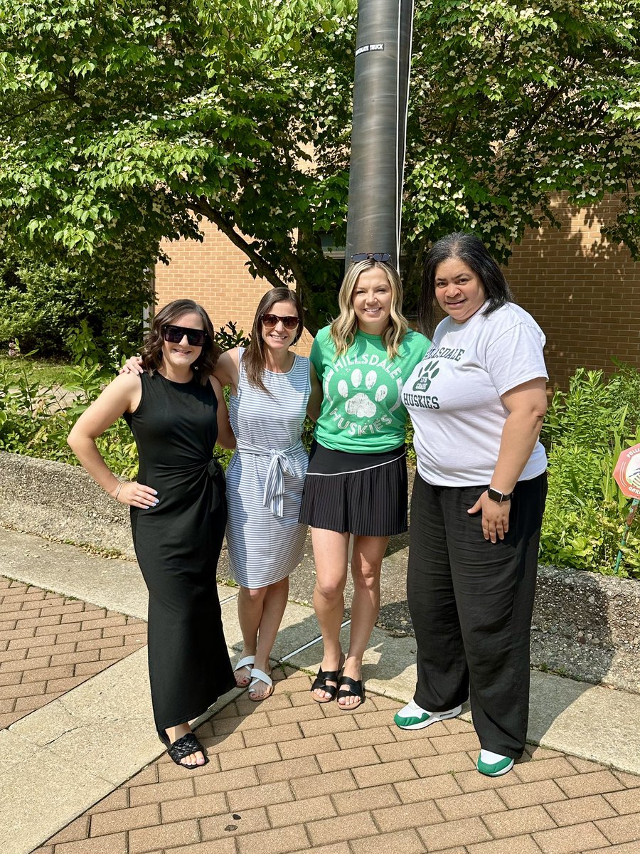 Another successful Car Parade with these ladies 💚🐾 1 more day until summer ☀️🎉
