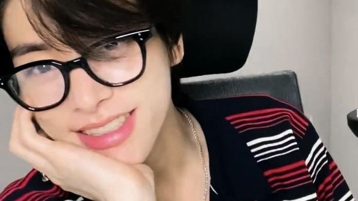 jaeyunsflurr's tweet photo. — never meant to —

a jayke au where in Gio (pjs) rejected Raylie (sjy) during their high school days not knowing they would see each other again... as fiancés

#jaykeau https://t.co/8zWaKOnOA8