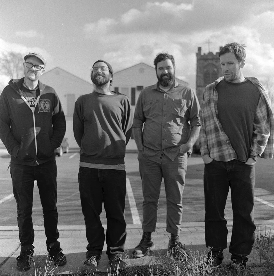 'Sunshine and Balance Beams' será ya el noveno disco de la banda originaria de Boston llamada PILE, el 15 de agosto es la fecha establecida para el estreno, mientras tanto acá les dejo el segundo adelanto con "Uneasy"

ow.ly/mbUi50W85xg