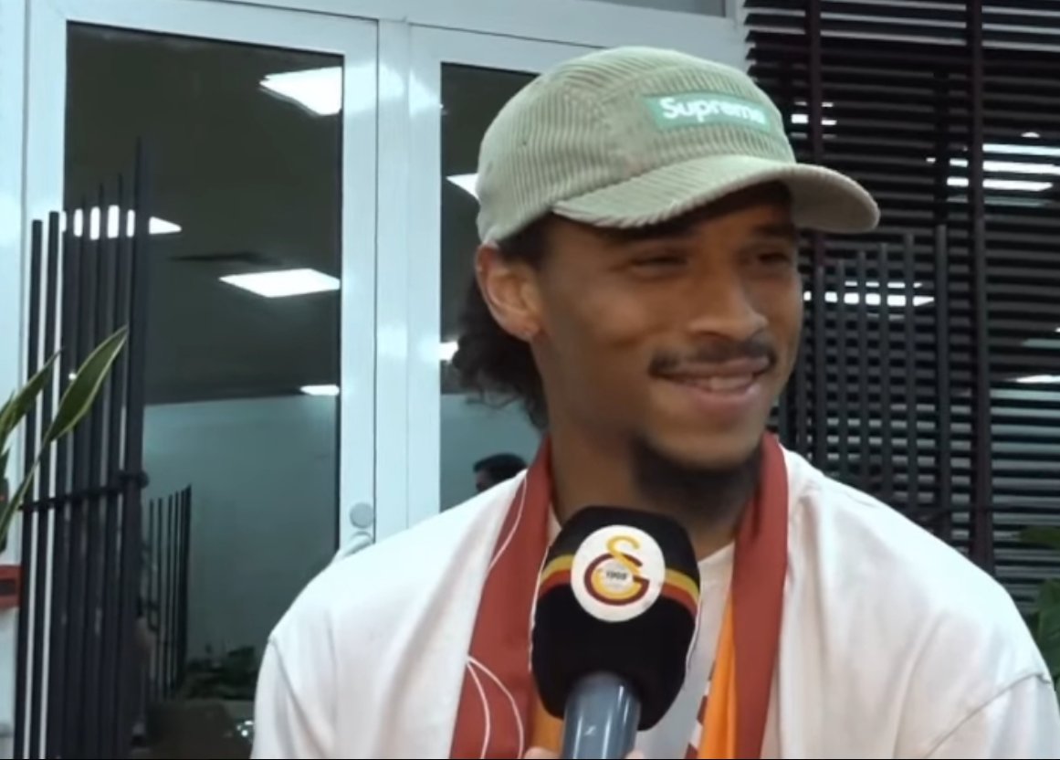 cryptonarius's tweet image. adami ilk defa gulerken gordum ak