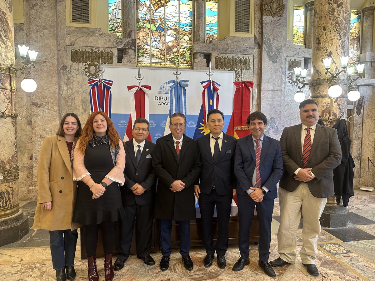 Junto a los Embajadores de Malasia SE Nur Azman Rahim , Indonesia SE Sulaiman Syarif , el Consejero de Thailandia Phisek Panupat, Halal Catering Amal y el Profesor Ramoneda en el evento que organizó la Diplomacia Parlamentaria con el Comité de ASEAN en la Argentina