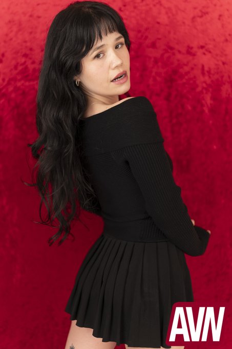 Watch aka yhivi's leaked NSFW photo on TwXstars