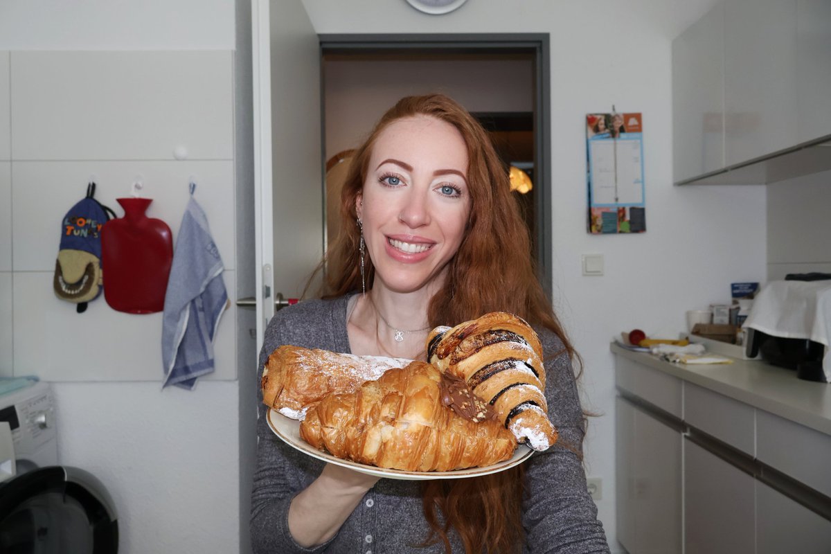 Missmodelchara's tweet image. These pastries were 🤤. Yes, I ate them all today, lol. Kakao croissant, apfeltasche, und shoko croissant. 
#Germany #pastries