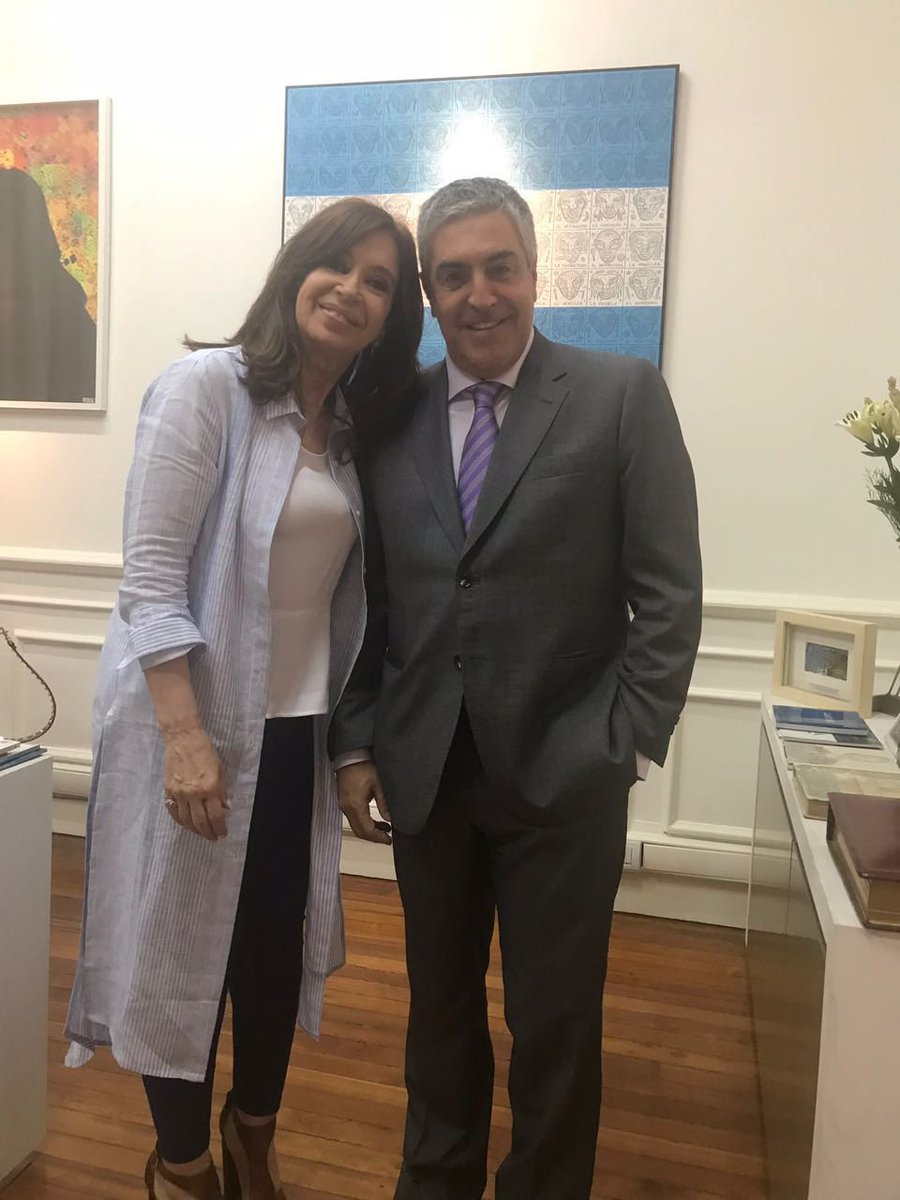 COMUNICADO URGENTE ALERTA DEMOCRÁTICA

El tema jurídico lo vamos a resolver. En todos los frentes. Nacionales e internacionales.
Pero el tema político tiene que hablarse ya. La militancia debe estar alerta.
Cristina ya fue injustamente condenada. La sentencia está firme en la