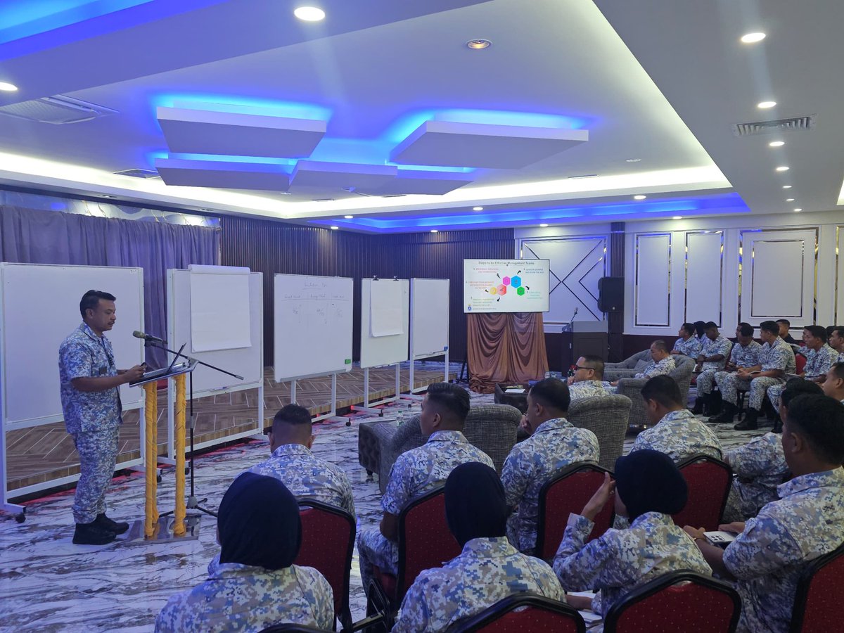 The First Eastern Fleet Leadership Forum di Wisma Kejora, PTKK melibatkan 50 pegawai muda bertemakan Kepimpinan. Diterajui oleh TPA Timur, bersama Pengarah Kesiagaan dan Pengarah Logistik berkongsi ilmu kepimpinan sebagai panduan pegawai muda menjadi seorang pemimpin.