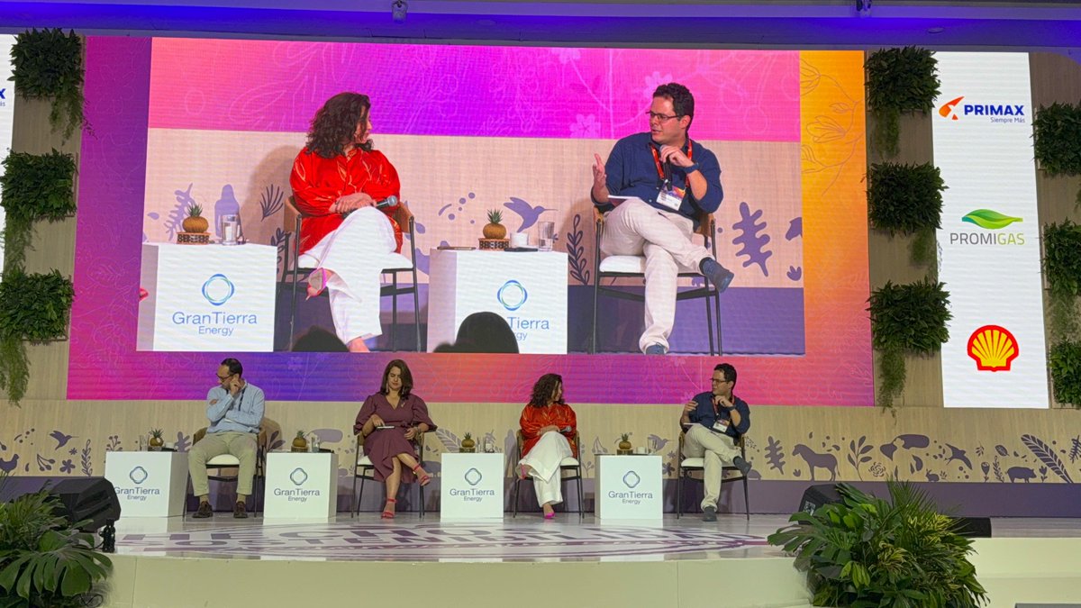 Cerrando el primer dia en el IV #GranForoACP en el Panel: Sostenibilidad en la cadena de distribución de combustibles líquidos

David Jiménez, Presidente de <a href="/ComceOficial/">COMCE</a> señala

En Colombia hay 6.200 estaciones de servicio de abastecimiento. Cerca del 70% pertenece a