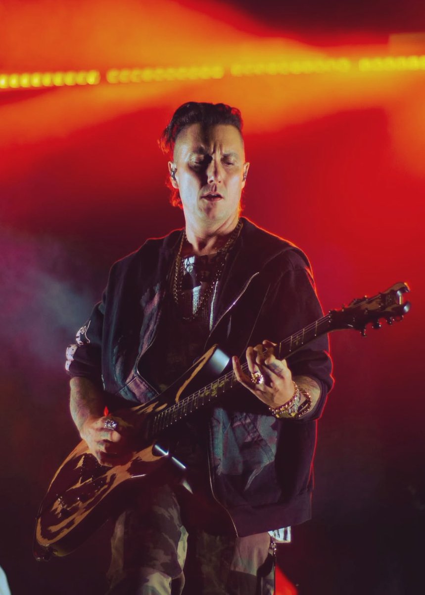 ✨Syn✨
Istanbul 🇹🇷
Avenged Sevenfold performed in Istanbul, Turkey
📸: @helenwalnut