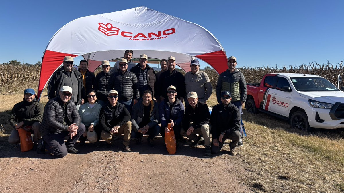 Gustavomaddonni's tweet image. Reunión de campo organizada por Agropecuaria Cano. Rico intercambio con técnicos del N de Córdoba. Planteos defensivos basados en bajas densidades cambios del arreglo espacial y genética. Gracias Tomás Campodonico y Sebastián Lattanzi por convocarme