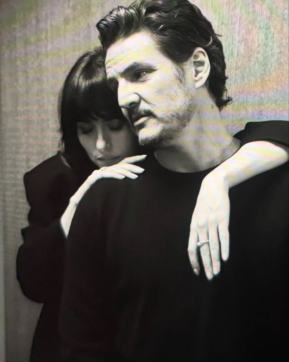 pascalypse's tweet photo. 📷 Novas fotos dos bastidores de Materialists/Amores Materialistas compartilhadas pelo Pedro em seu perfil.

O filme estreia dia 31 de julho nos cinemas brasileiros.

#PedroPascal https://t.co/mp6mkENPNw