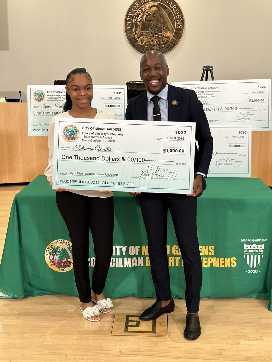 Tonight was special in Miami Gardens! 🌟 I proudly presented scholarships to an amazing group of high school seniors. Their hard work is inspiring — the future is bright! 🎓💫 #MiamiGardens #FutureLeaders #InvestInYouth #EducationMatters