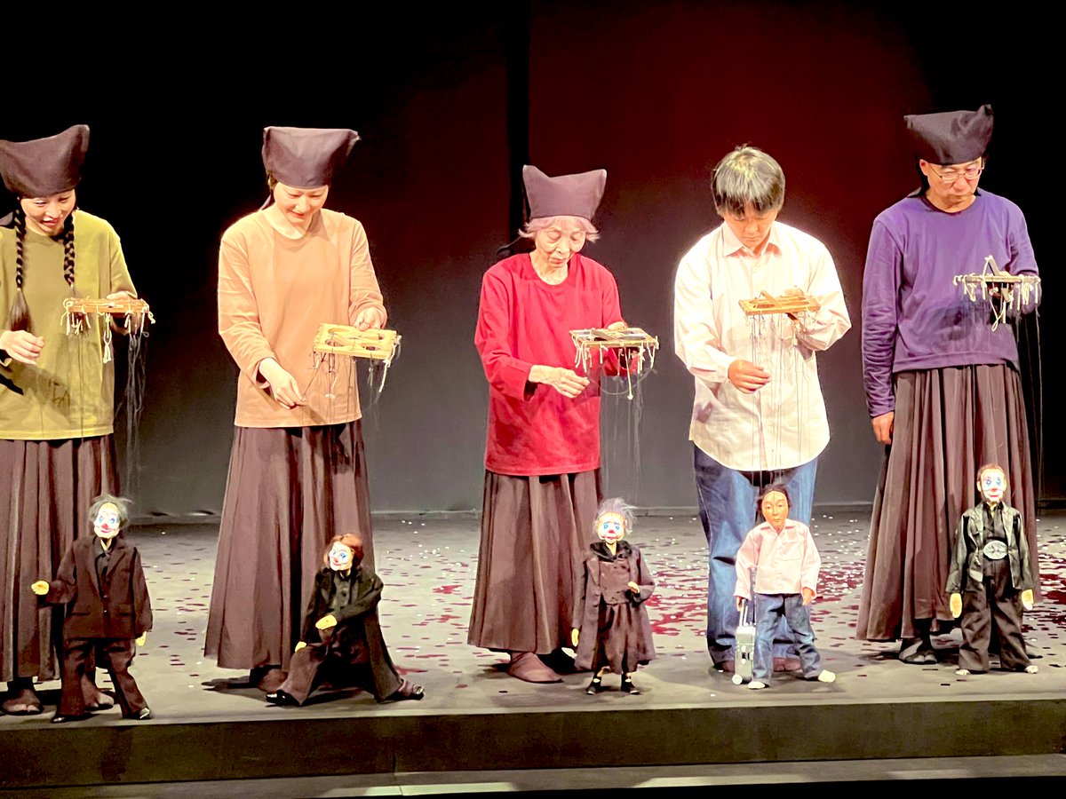 itsuki_tent's tweet image. 結城座390周年記念・佐藤信の新作『奢りの都市』。容赦なくストレートパンチを浴びせてくるような舞台。後半キーとなる「私は私のものではない」という台詞にはネガとポジ二重の意味があるのだろう。『絶対飛行機』『亡国のダンサー』等過去作品の続編的作品でもある。6/15まで中野・ザ・ポケットで。