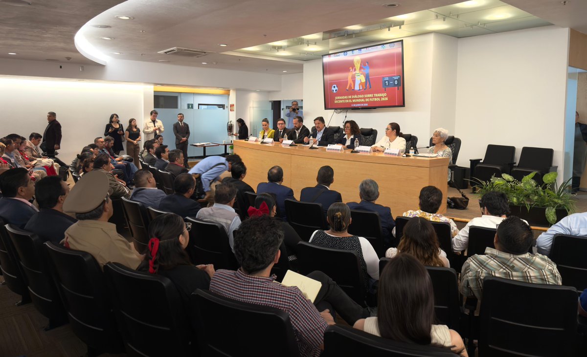 Vamos por un #Mundial2026 🇲🇽⚽️que lleve a la delantera los derechos laborales de todas y todos. 

La dignidad y la justicia no están en juego, desde la <a href="/CIT_Mexico/">Confederación Internacional de Trabajadores</a> seguiremos trabajando para garantizar el bienestar pleno de la clase trabajadora. 

1/3