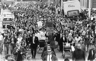 FallsCurfew's tweet image. Did you or someone you know take part in the curfew breaking march in July 1970? If you did can you please contact our solicitor Pádraig O’Muirigh on Belfast 028 9023 0222. Go raibh maith agaibh.
Please support our go fund me page 👇
gofund.me/804a5fb3