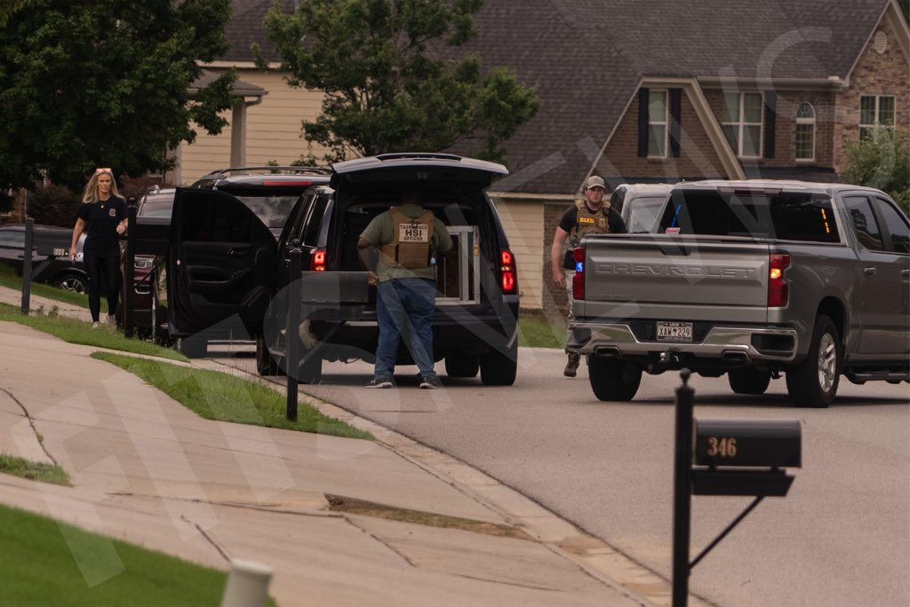 RealAndyFancher's tweet image. ‼️EXCLUSIVE: SOUTH CAROLINA REP. TAKEN INTO CUSTODY
📍Lexington County, South Carolina
South Carolina Rep. R.J. May III was taken into custody on a federal arrest warrant shortly before 5 p.m. EDT Wednesday at his West Columbia home.
According to sources, May has been under…