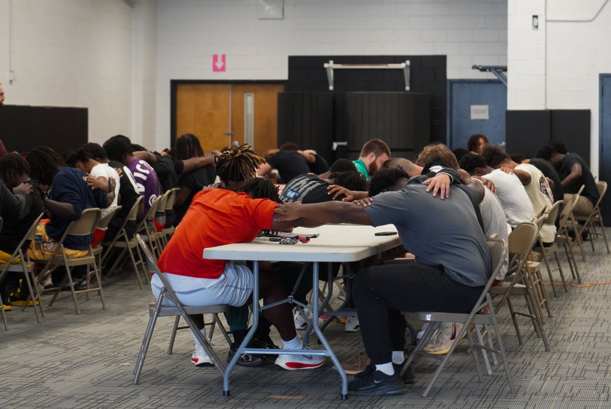 Coach_AntRod's tweet image. Blessed and Honored to lead this group! Good food and fellowship tonight. @GMC_Football
