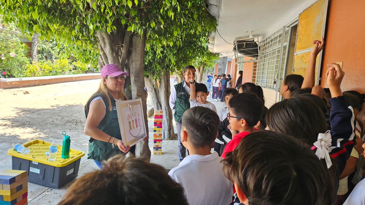 IEECCedomex's tweet photo. Con el proyecto "Escuelas por el Clima" en las primarias Justo Sierra y El Niño Artillero. ¿El tema clave del mes? La separación de residuos.
¡Súmate a la ola del reciclaje! ✨
#SeparaciónDeResiduos #EducaciónAmbiental #EcatepecVerde #IEECC #Recicla https://t.co/kywLJwpGl9