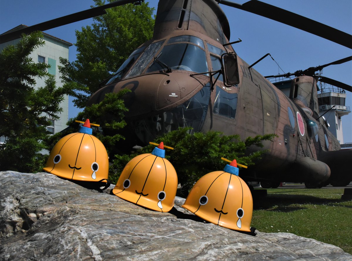 記念行事まで、あと3日！OH-6Dの展示ブースにて、「なりきり