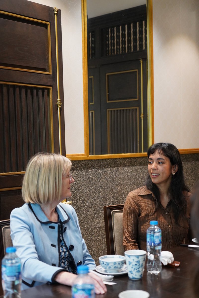 Australian Embassy Vietnam 🇦🇺 (@ausambvn) on Twitter photo Young people are our future! Delighted to catch-up with bright Australian <a href="/NewColomboPlan/">New Colombo Plan</a> alumni and learn how the 2025 NCP Vietnamese Language Study Program has deepened their understanding of Vietnam to strengthen 🇦🇺&🇻🇳people-to-people links. Young people are our future! Delighted to catch-up with bright Australian <a href="/NewColomboPlan/">New Colombo Plan</a> alumni and learn how the 2025 NCP Vietnamese Language Study Program has deepened their understanding of Vietnam to strengthen 🇦🇺&🇻🇳people-to-people links.