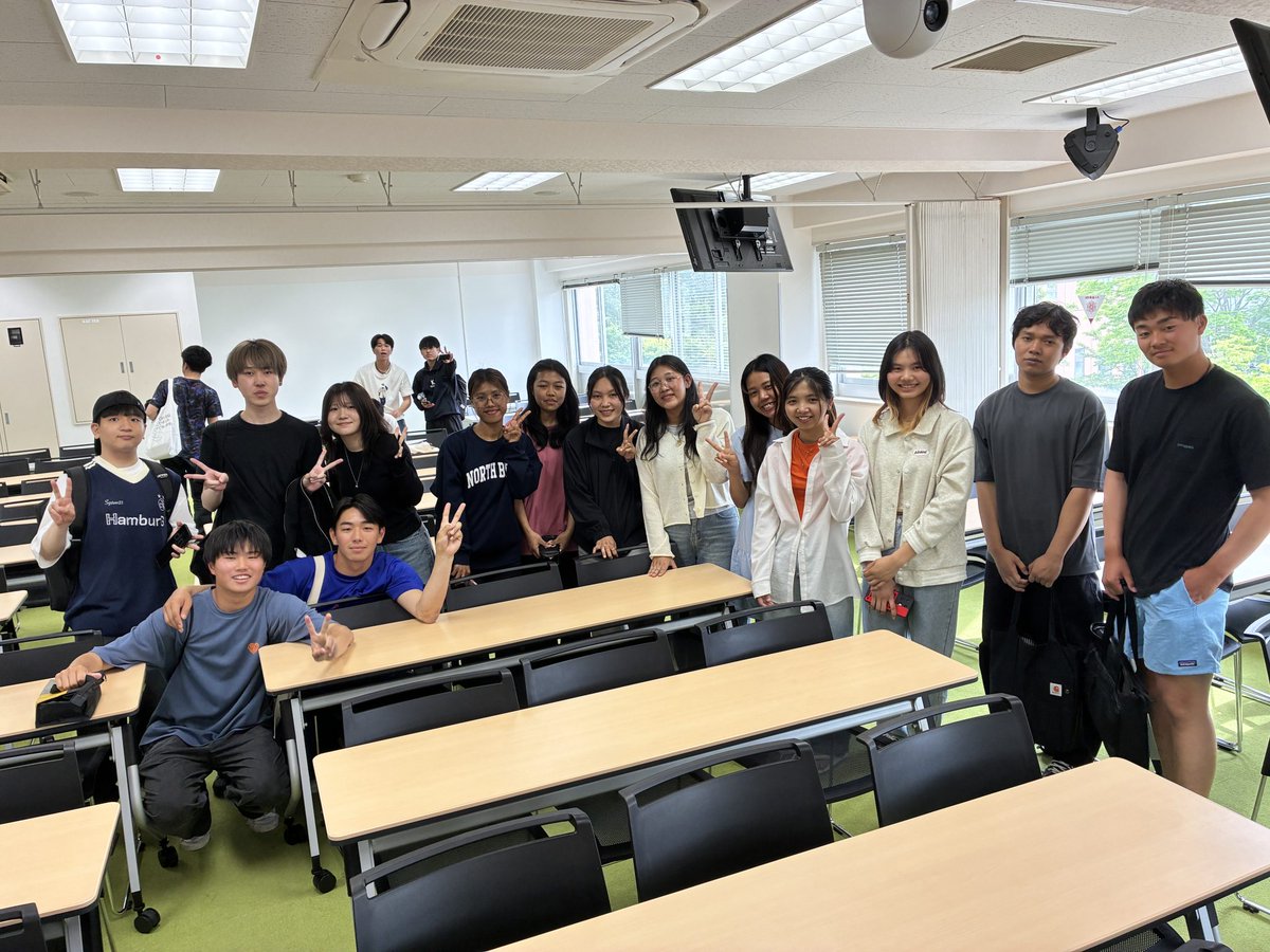 shkpr's tweet image. 留学生別科の留学生と健康福祉学部の１年生が交流授業を行いました
