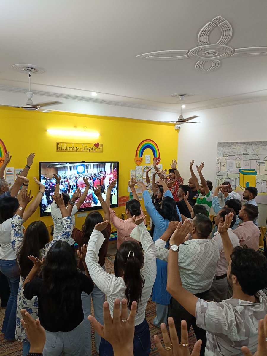 SarthakNGO's tweet photo. We kicked off YellowSummers with Hanso Hanso—a laughter yoga-inspired session where everyone let go and laughed their hearts out!
#SarthakSummerWorkshop #YellowSummers #YellowRooms #YellowSLATEs #Gurukul https://t.co/yzp6Vxj2Sd