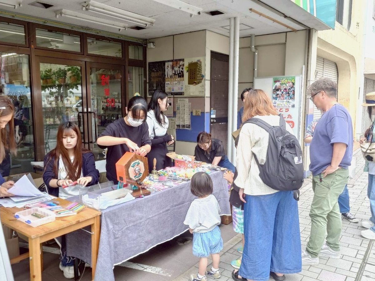 shkpr's tweet image. 観光マネジメントコース二年、三年ゼミ合同で、6月8日(日)、三町目ジャンボリーに参加しました。そして、今回、三町クエストという出し物をお手伝いさせていただきました。三町目ジャンボリーはいわき駅前の三町目にある本町通りで開催されているイベントです。