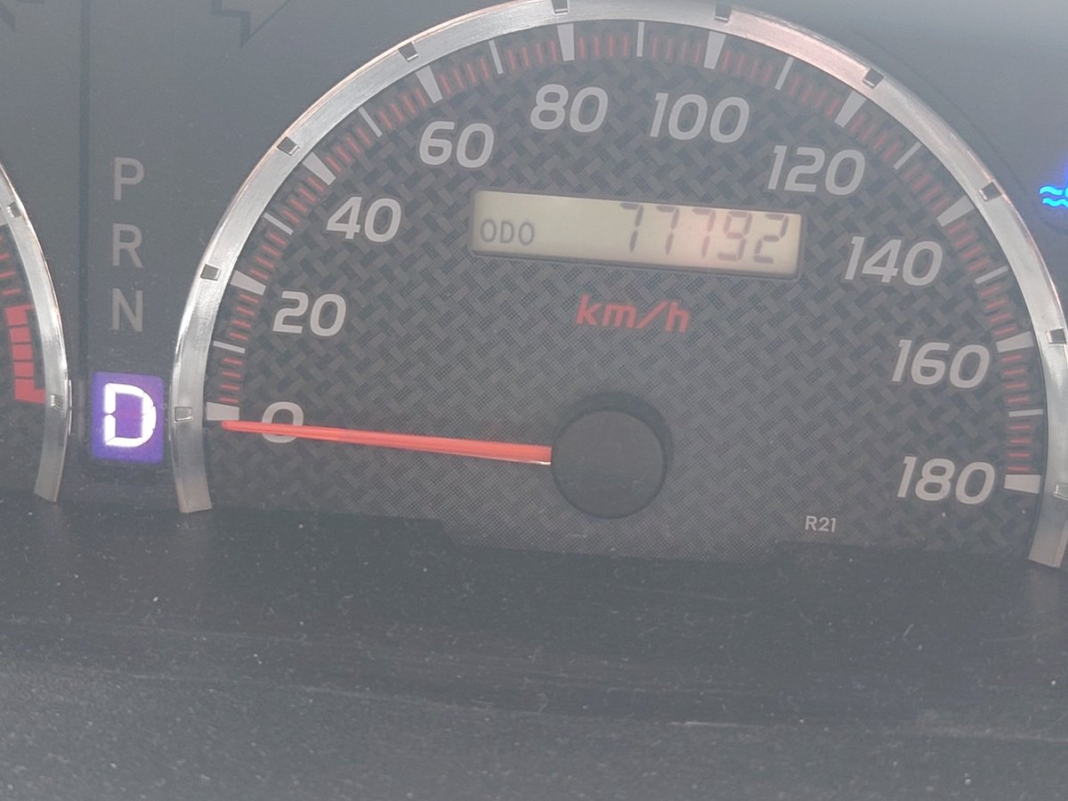 がーーーーーーん（笑）

休みだから
ドライブしていたら
記念の時に画像撮れなかった（汗）
約２０年乗っている愛車の記念が〜
B'zの流し歌っていたからか！？

しかしながら
走行距離少ないなぁ🚙