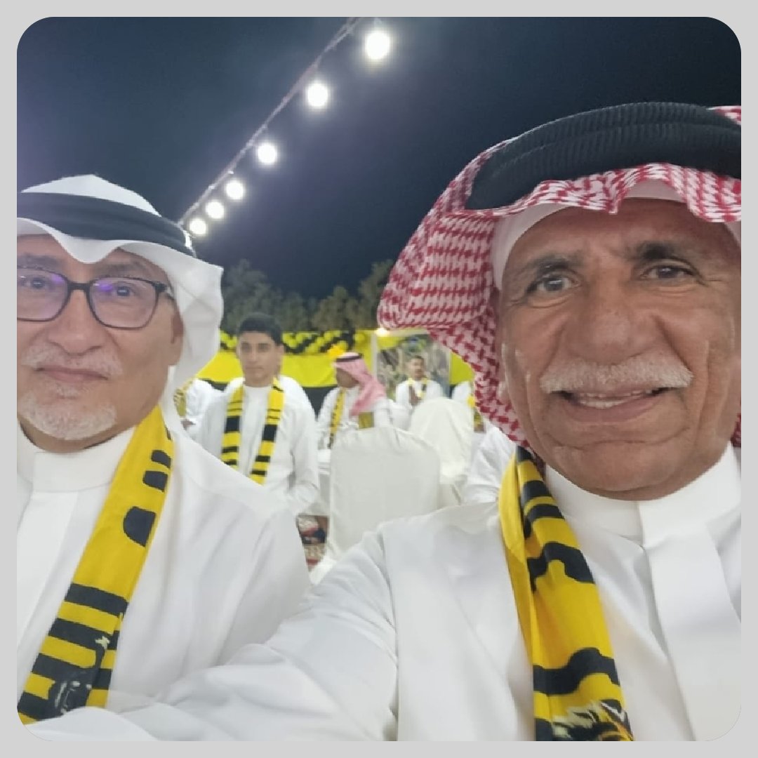 farid_mokhlis's tweet photo. [ إحتفالية جماهير الإتحاد بثول ]
تجددت ذكريات ثول لدي مساء البارحه
بتلبية دعوة الزميل صديق جحدلي بحضور 
إحتفالية جماهير الإتحاد بثول..
✌️ عهدي بثول  قيل نصف قرن عندما كنا نعود من المدينه المنوره عقب عيد الفطر المبارك..وكنا نقف في ثول ونتغدا اكلة 
سمك..ولا اطعم.. البارح استرجعت هذه الذكريات المبهجه. 
✌️ المزمار كان سيد الحفل للتعبير عن فرحة جماهير الإتحاد بثول..الصغير والكبير
يؤدون هذه اللعبه بمهاره ..على صوت عندليب الإتحاد صالح القرني. 
✌️عدد كبير من الزملاء الإعلاميين حضروا هذه الإحتفاليه  منهم..
عادل عصام الدين..  عبدالله فلاته
هاشم جحدلي.. نبيه ساعاتي..عليثه الخضيري.. صابر المحمدي ايمن جحدلي وكاتب هذه السطور  .
✌️ ازدان الحفل بحضور العندليب صالح القرني..وبمشاركته في ترديد اهازيجه مع المدعووين..كما حضر  استاذ التيفوهات المعاصر يحي عسيري.. 
✌️ من لاعبي الإتحاد القدامى حضر الكابتن مناف ابوشقير. 
✌️ كان ينقص هذه الإحتفاليه  ابن ثول البار >> ونجم الإتحاد في الثمانينات الهجربه الكابتن/ غنيمه الحربي..الذي كنت 
بالصدفه اهاتفه يوم واخبرني بأنه يكمل علاجه بخارج الوطن>> ترجع لنا بالسلامه 
يابوطارق 🤲
✌️ كل التحايا الجميله لجماهير الإتحاد بثول.. ويالإتحاد افرح..دامت لك الفرحه