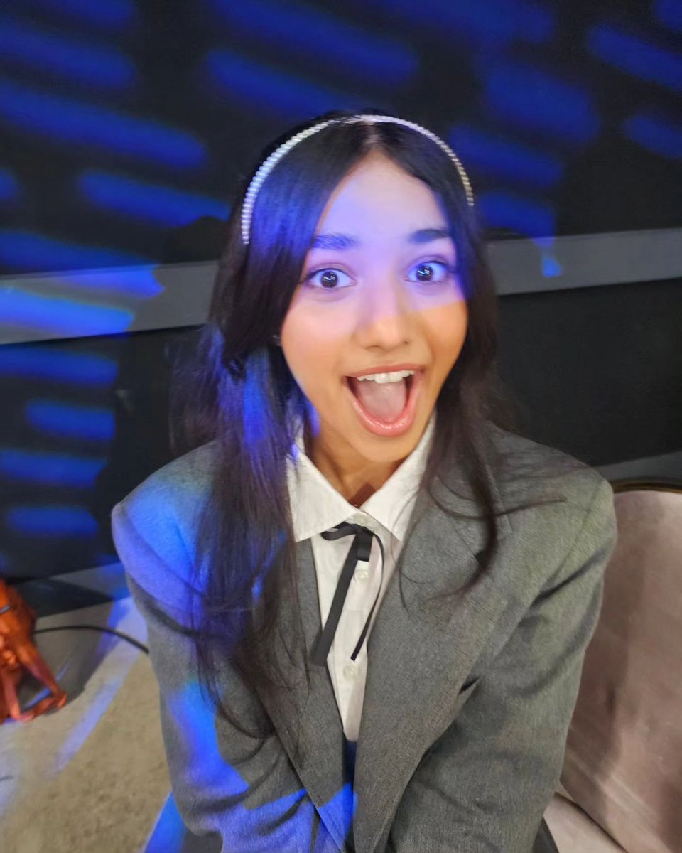 kittenvers's tweet image. este es el 𝕣ostro real de un 𝑓ansita dispuesta a repetir #𝚊𝐥𝕝𝚖𝔶𝐥ov𝕖𐙚𝙶𝙾𝙽𝙴 hasta que el resto de niñas por un sueño se lo aprendan de memoria (＃ ＞ ＜)♡ he de admitir que ya están hartas de que les hable del #𝙹u𝐥𝕚ʼ𝚜·𝕤h𝕠w, sorry

undǝf𝕚ne͞d 🎠 ︎✺ ⊰ #ne𝐣i !