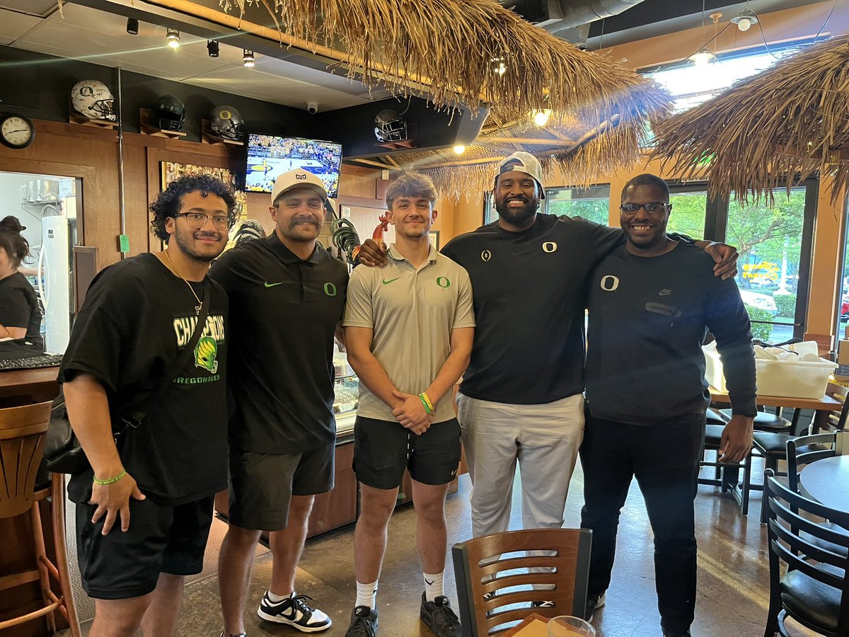 Coach Sanders (@coachsanders85) on Twitter photo Dinner with <a href="/oregonfootball/">Oregon Football</a> defensive staff <a href="/Big_Ursa_/">Darrion Daniels</a> and <a href="/alexanderbull19/">Alexander (A$) Bullock</a> for <a href="/DavidSan8512/">David Sanders</a> ! #Ducks #Oregon #Football <a href="/azc_obert/">Richard Obert</a> <a href="/JUSTCHILLY/">Just Chilly</a> <a href="/CamCox12/">Cameron Cox</a> <a href="/MarkMcClune/">Mark McClune</a> <a href="/AZPreps365/">AZPreps365</a> #SMKnights Dinner with <a href="/oregonfootball/">Oregon Football</a> defensive staff <a href="/Big_Ursa_/">Darrion Daniels</a> and <a href="/alexanderbull19/">Alexander (A$) Bullock</a> for <a href="/DavidSan8512/">David Sanders</a> ! #Ducks #Oregon #Football <a href="/azc_obert/">Richard Obert</a> <a href="/JUSTCHILLY/">Just Chilly</a> <a href="/CamCox12/">Cameron Cox</a> <a href="/MarkMcClune/">Mark McClune</a> <a href="/AZPreps365/">AZPreps365</a> #SMKnights
