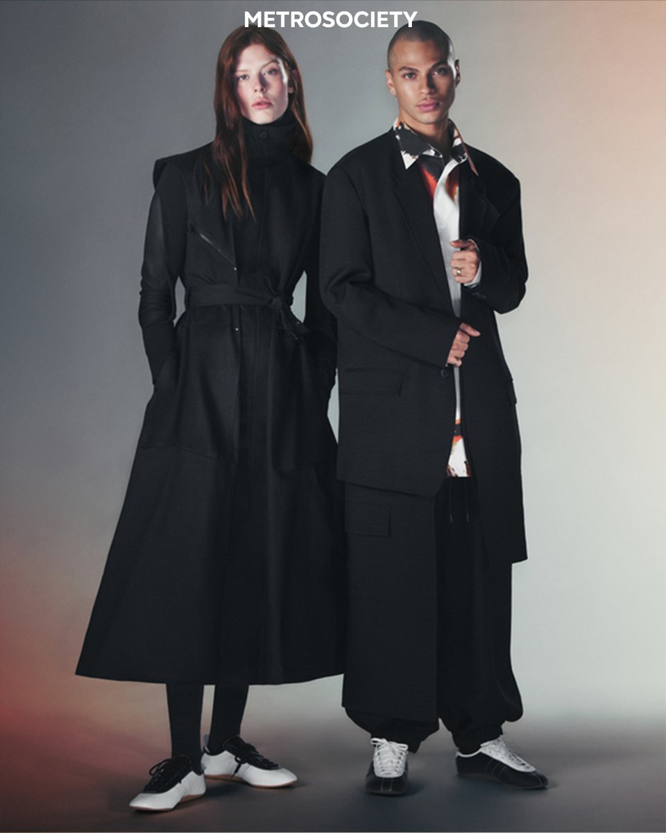 #Y3 : เปิดตัวคอลเลคชั่น Fall/Winter 2025 ภายใต้ธีม Amber Ink ผสานศิลปะหมึกญี่ปุ่นเข้ากับชุดกีฬาแนวเทคนิคอลอ ลวดลายหมึกกระจายในน้ำปรากฏบนเสื้อผ้าแนวสตรีท เช่น แจ็คเก็ต กางเกง และเสื้อบุนวม พร้อมไฮไลต์รองเท้ารุ่นปรับโฉมใหม่ Y-3 REGU และ Y-3 TOKYO