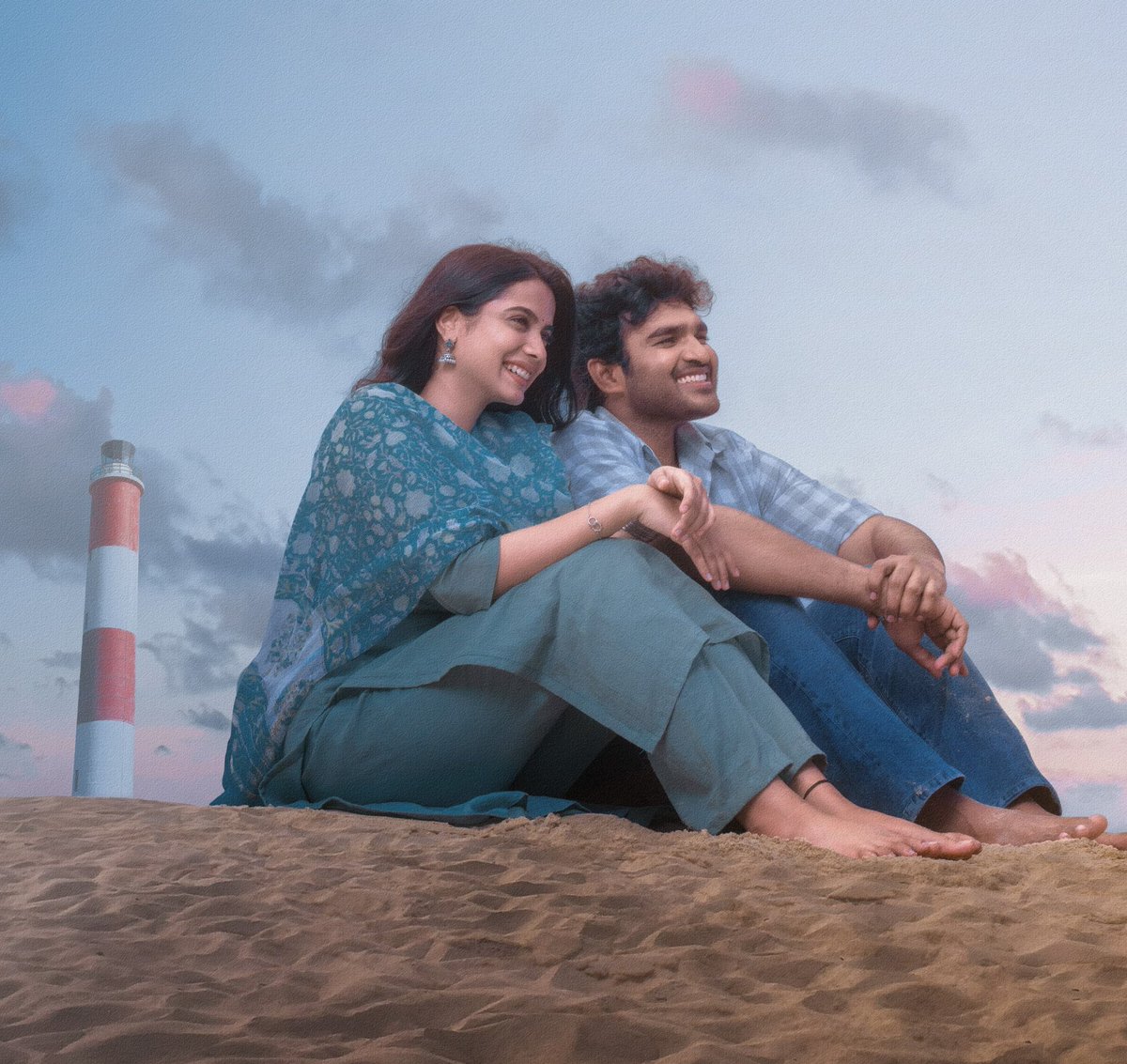 నేను రెండు రోజులు గా సినీ పరిశ్రమ లో
కొంతమంది పెద్దల ని కలిసే పనిలో భాగంగా
కామన్ గా ఒక టాపిక్ వచ్చింది,
<a href="/Kiran_Abbavaram/">Kiran Abbavaram</a> కొత్త సినిమా
#ChennaiLoveStory వీడియో బాగుంది 
అని 👍 All The Best <a href="/SKNonline/">SKN (Sreenivasa Kumar)</a> 
<a href="/DheeMogilineni/">Dheeraj Mogilineni</a>