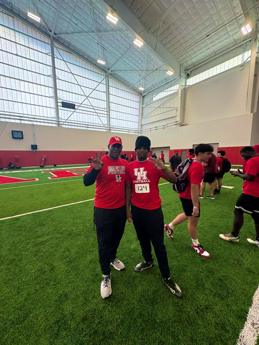 Thank you for letting me come out here to do what I can <a href="/OscarGiles95/">Oscar Giles</a> <a href="/UHCougarFB/">Houston Football</a>