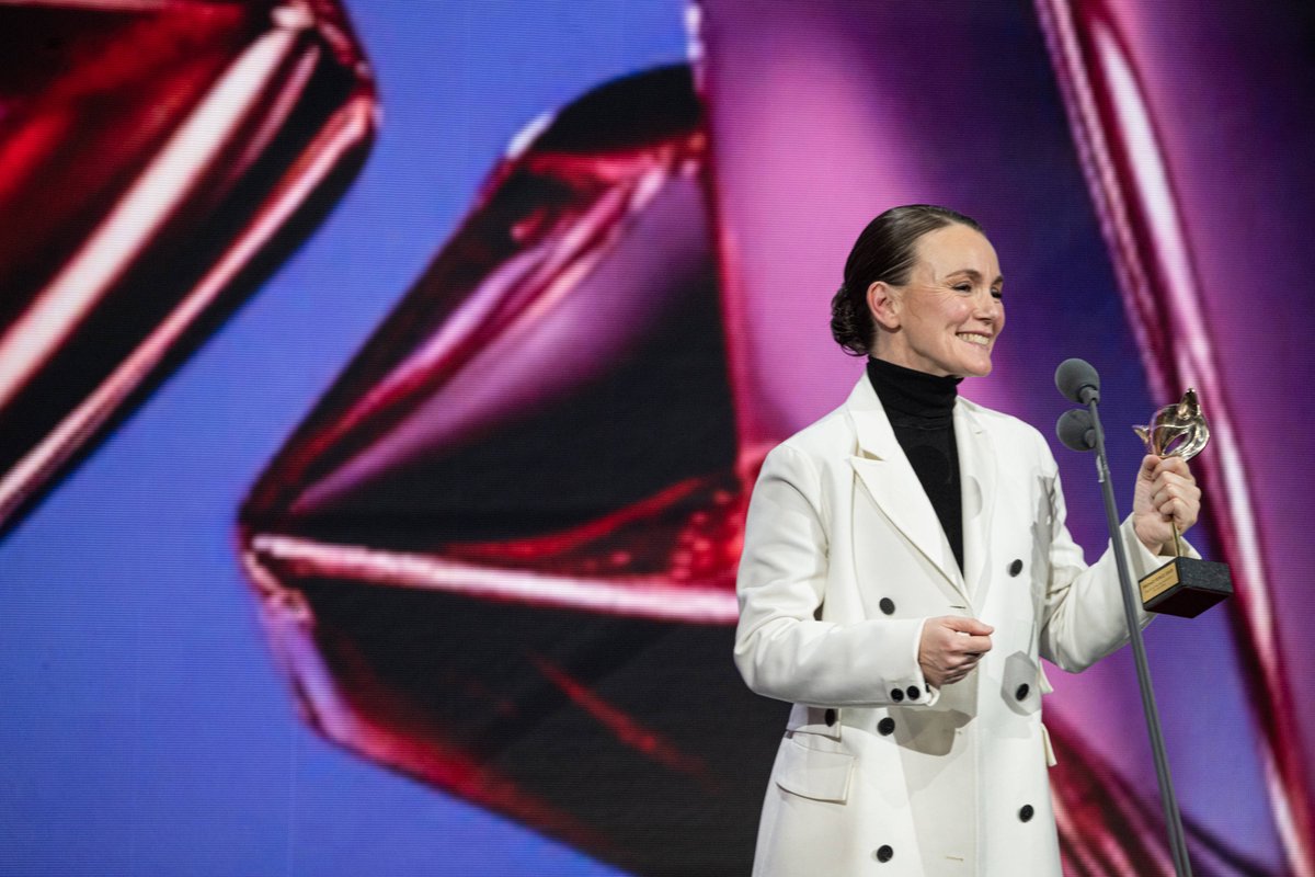 ow.ly/WHbw50W4ckk

Ce soir sur Arte : "Querer" 🎥

Grand Prix à Séries Mania 2025, ce huis clos familial explore avec justesse le parcours judiciaire d’une femme victime de violences conjugales. 

#Querer #NagoreAranburu #PedroCasablanc #MiguelBernardeau #IvánPellicer