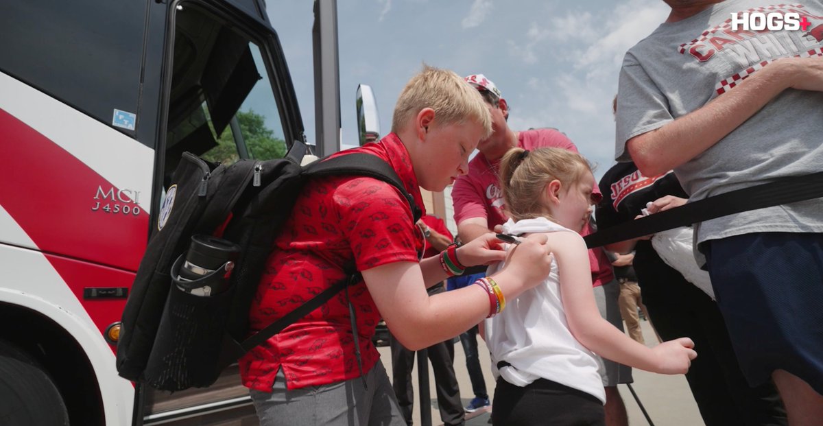 Gage Goodwin signing 🖊️ autographs might be my favorite part of this #star