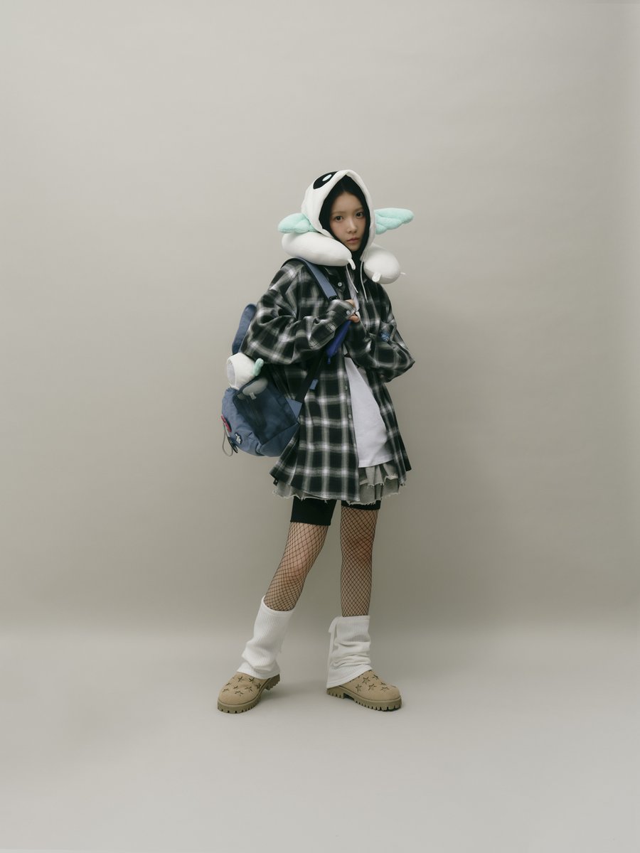 HYBE_MERCH's tweet photo. 진 (Jin) 'RUNSEOKJIN_EP.TOUR' Merch. 

🖤 상품 미리보기: https://t.co/RZz5UhYsjc
📅 판매 오픈: 2025. 6. 12. 18PM (KST)
📍 @weverseshop

#진 #Jin #Jin_TOUR 
#RUNSEOKJIN_epTOUR https://t.co/oydvTTyD3E