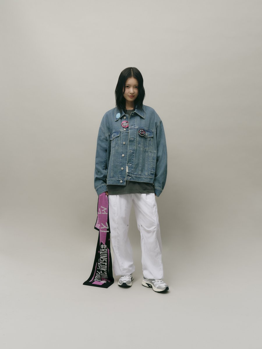 HYBE_MERCH's tweet photo. 진 (Jin) 'RUNSEOKJIN_EP.TOUR' Merch. 

🖤 상품 미리보기: https://t.co/RZz5UhYsjc
📅 판매 오픈: 2025. 6. 12. 18PM (KST)
📍 @weverseshop

#진 #Jin #Jin_TOUR 
#RUNSEOKJIN_epTOUR https://t.co/oydvTTyD3E