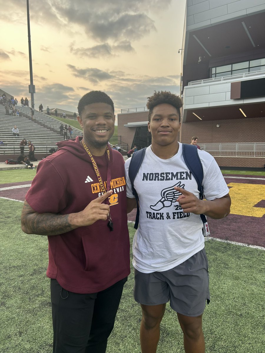 Hunter Wilder (@hunterwilder0) on Twitter photo I had a great time at Central Michigans prospect camp yesterday! Can’t wait to continue building relationships with the coaching staff!!
<a href="/CoachMurphy87/">Keith Murphy</a> <a href="/SheldonCroneyJr/">Sheldon Croney Jr.</a>
<a href="/TheD_Zone/">The D Zone</a> I had a great time at Central Michigans prospect camp yesterday! Can’t wait to continue building relationships with the coaching staff!!
<a href="/CoachMurphy87/">Keith Murphy</a> <a href="/SheldonCroneyJr/">Sheldon Croney Jr.</a>
<a href="/TheD_Zone/">The D Zone</a>