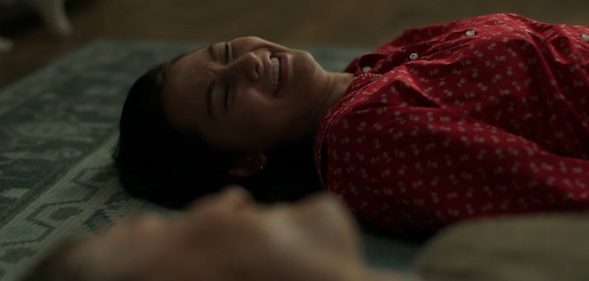 o tanto que a belly fica linda de vermelho. tocando red de taylor swift. vermelho do amor. conrad sendo o amor da vida dela.