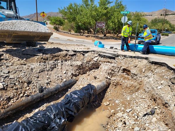 Water service has been restored to customers impacted by the main break at Stanton and Stockwell. Thank you to our customers for their patience and understanding. A big thank you to our crews who worked since the overnight hours to restore service. We appreciate your work!