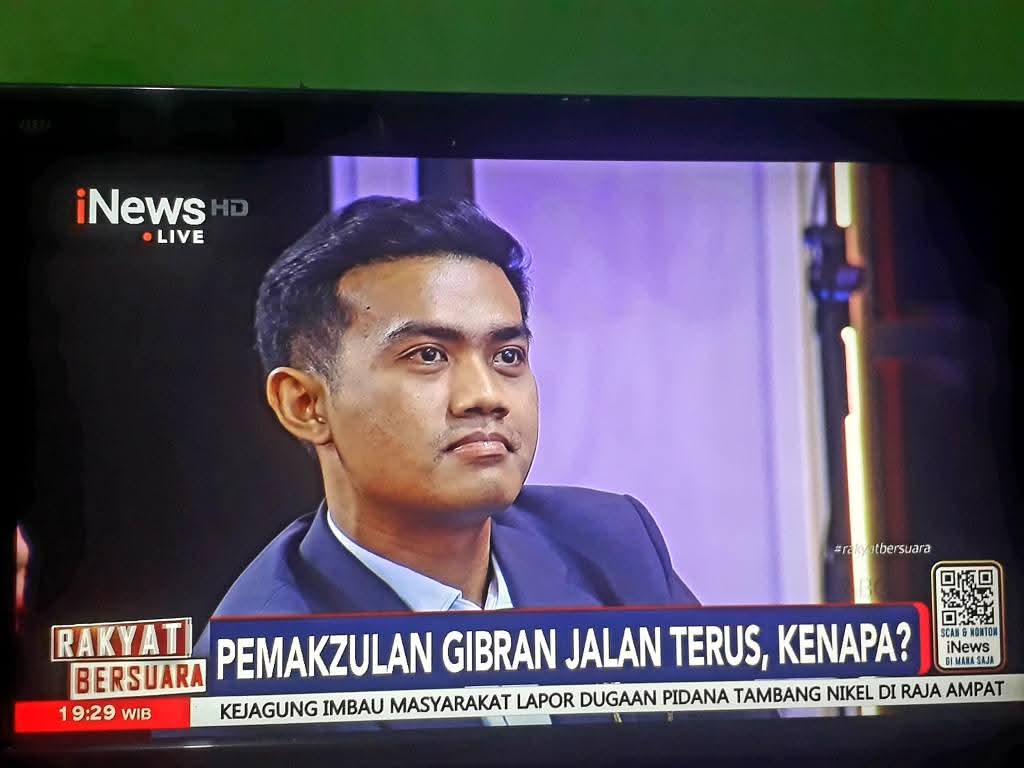 Nama PANGERAN MANGKUBUMI (tapi bukan keturunan raja)

muda &amp; sok intelek tp profesi SEKJEN relawan GIBRANKU

Jadi sia sia waktu 
muda mu dek 

Kami penasaran nama asli mu
dek boti,siapa?