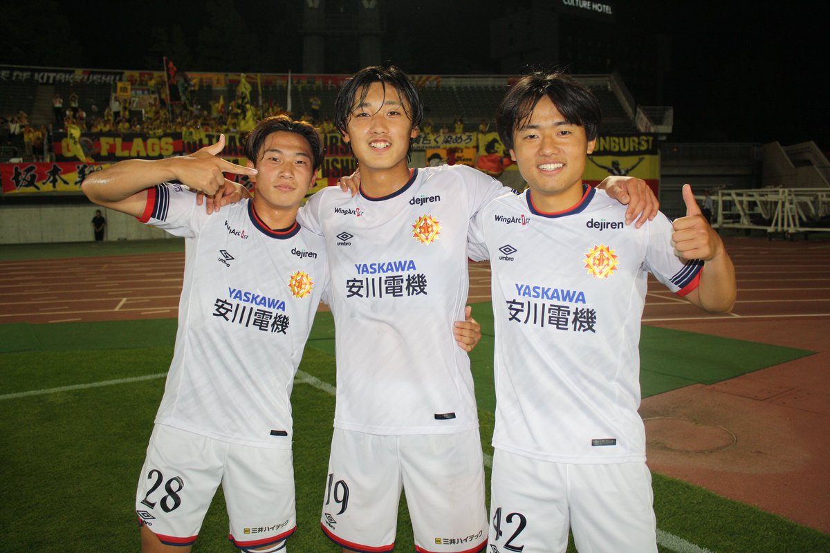 Giravanz_staff's tweet photo. ◤　　　　　 　　　　　　　　　◥
　高卒トリオ 3ショット‼️📸
◣ 　　　　　　　　　　　　　　◢ 

高卒トリオ3選手が、同時にピッチに立ちました！👏

これからも頼みます！！！！

#ギラヴァンツ北九州 https://t.co/pxMXqTqpYu