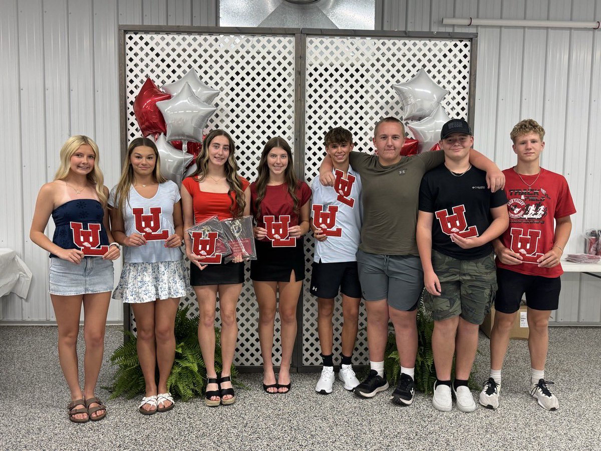 Missing a few but a wonderful banquet put on by our track boosters! Thank you for a fantastic season! 

Award winners:
MVP - Connor Bendo, Pazeley Whiteley
Most Improved - Nathan Moore, Morganne Emory
School Records - Connor Bendo, Pazeley Whiteley, Morganne Emory, Sloan Hanasky