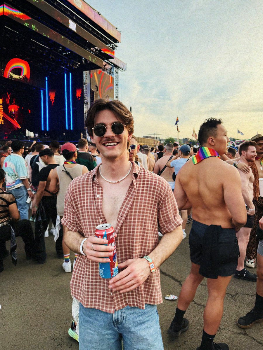 went to my first world pride &amp; first music festy in 7 years (!!) ✌🏼
